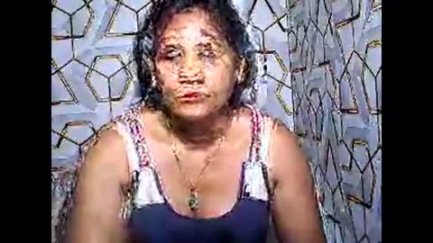 Snapshot of betty_83 chatting on 06-08-26, 12:49 betty_83 online show from 06-08-26, 12:49