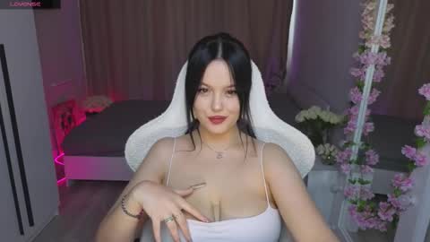 Snapshot of betty__davvis chatting on 10-04-25, 01:42 Betty online show from 10-04-25, 01:42