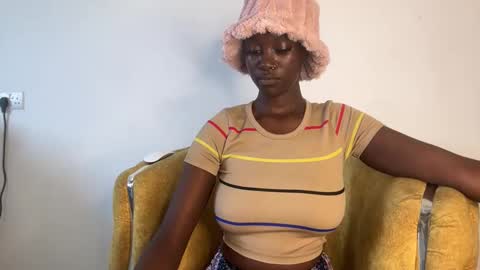 Snapshot of betty_fire_ chatting on 11-10-25, 08:35 Adah online show from 11-10-25, 08:35