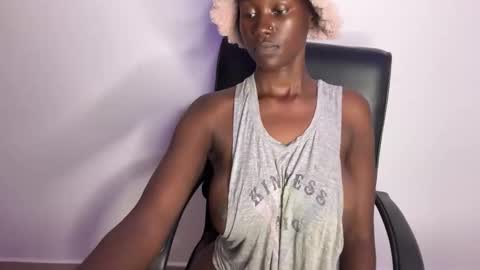 Snapshot of betty_fire_ chatting on 12-14-25, 07:18 Adah online show from 12-14-25, 07:18