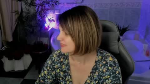 Snapshot of bettygibsonn chatting on 03-31-26, 08:04 Betty online show from 03-31-26, 08:04