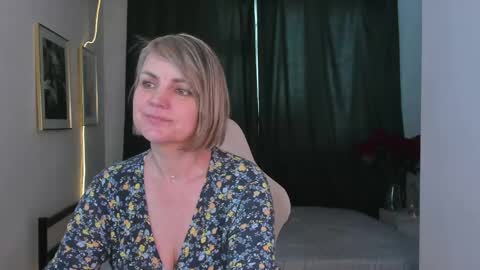Snapshot of bettygibsonn chatting on 04-17-26, 08:39 Betty online show from 04-17-26, 08:39