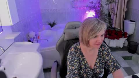 Snapshot of bettygibsonn chatting on 04-24-26, 08:17 Betty online show from 04-24-26, 08:17