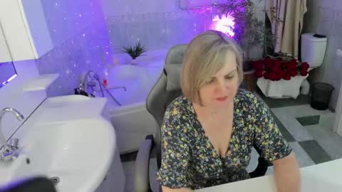 Snapshot of bettygibsonn chatting on 04-30-26, 08:31 Betty online show from 04-30-26, 08:31