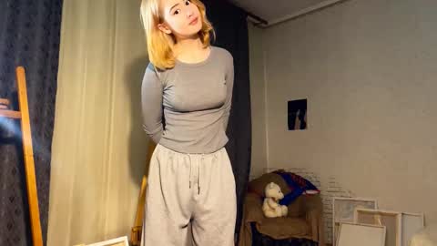 Snapshot of bettymorante chatting on 02-18-26, 11:17 Hinata online show from 02-18-26, 11:17