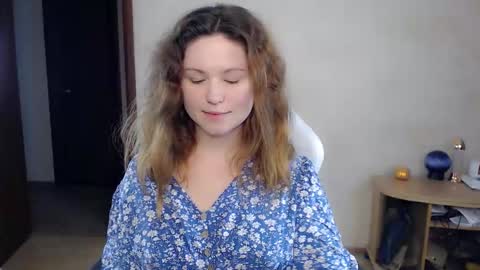 Snapshot of bettystar_ chatting on 10-09-25, 09:35 Betty online show from 10-09-25, 09:35