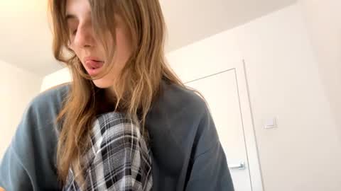 Lina online show from 06-12-26, 03:22