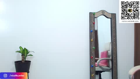 Snapshot of beuty_goddes777 chatting on 02-22-25, 02:19 Nicolle Aviles online show from 02-22-25, 02:19