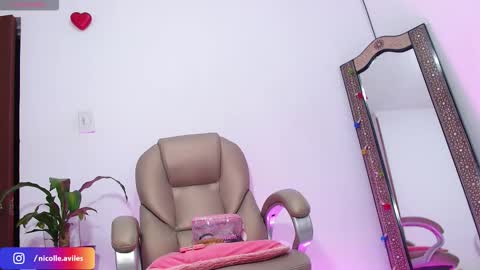 Snapshot of beuty_goddes777 chatting on 09-22-25, 07:21 Nicolle Aviles online show from 09-22-25, 07:21