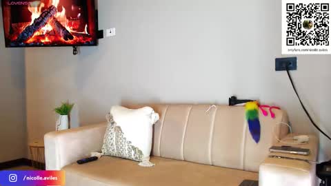 Snapshot of beuty_goddes777 chatting on 11-04-25, 02:27 Nicolle Aviles online show from 11-04-25, 02:27