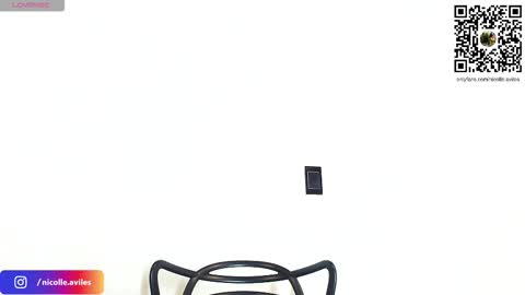 Snapshot of beuty_goddes777 chatting on 11-22-25, 05:06 Nicolle Aviles online show from 11-22-25, 05:06