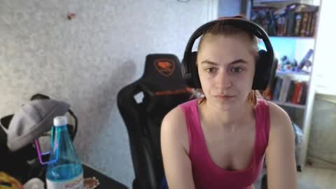 Snapshot of beverly_yay chatting on 04-28-26, 03:22 beverly_yay online show from 04-28-26, 03:22