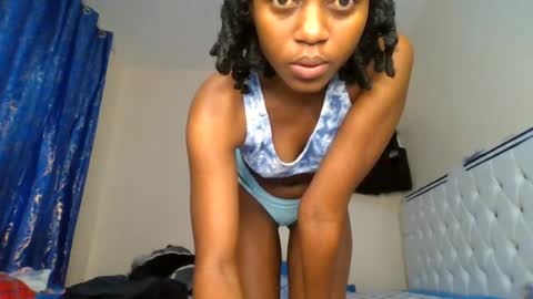 Snapshot of beverlyne5 chatting on 06-25-26, 03:16 beverly online show from 06-25-26, 03:16