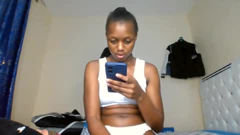 Snapshot of beverlyne5 chatting on 07-03-26, 05:30 beverly online show from 07-03-26, 05:30