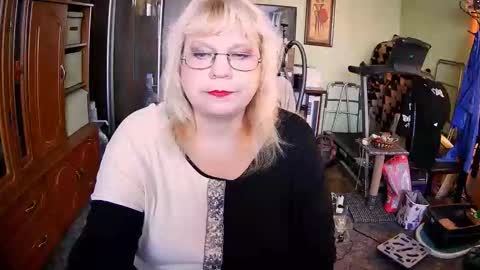 Snapshot of beverlyqcynia chatting on 10-04-25, 11:08 BeverlyQCynia online show from 10-04-25, 11:08