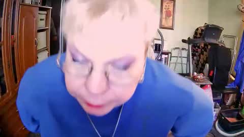 Snapshot of beverlyqcynia chatting on 10-13-25, 11:10 BeverlyQCynia online show from 10-13-25, 11:10