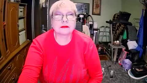 Snapshot of beverlyqcynia chatting on 10-22-25, 01:44 BeverlyQCynia online show from 10-22-25, 01:44