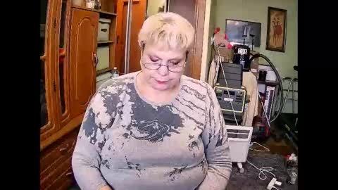 Snapshot of beverlyqcynia chatting on 11-12-25, 08:48 BeverlyQCynia online show from 11-12-25, 08:48