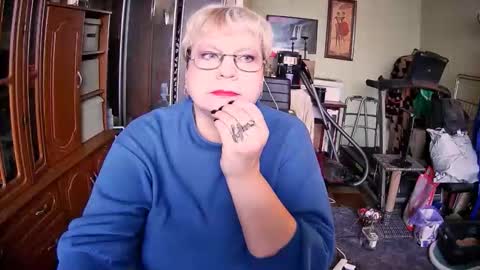 Snapshot of beverlyqcynia chatting on 11-14-25, 12:26 BeverlyQCynia online show from 11-14-25, 12:26