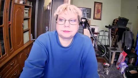 Snapshot of beverlyqcynia chatting on 11-17-25, 12:00 BeverlyQCynia online show from 11-17-25, 12:00