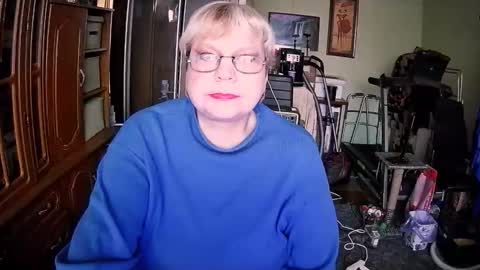 Snapshot of beverlyqcynia chatting on 11-21-25, 01:43 BeverlyQCynia online show from 11-21-25, 01:43