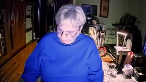 Snapshot of beverlyqcynia chatting on 11-22-25, 02:27 BeverlyQCynia online show from 11-22-25, 02:27