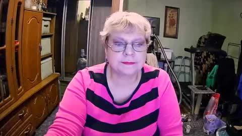 Snapshot of beverlyqcynia chatting on 12-04-25, 12:03 BeverlyQCynia online show from 12-04-25, 12:03