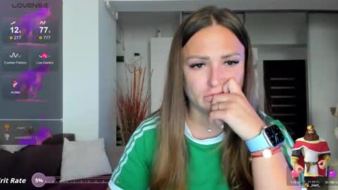 Snapshot of beyoncedoll chatting on 09-10-25, 02:50 BeyonceDoll Twitter DollBeyonce online show from 09-10-25, 02:50