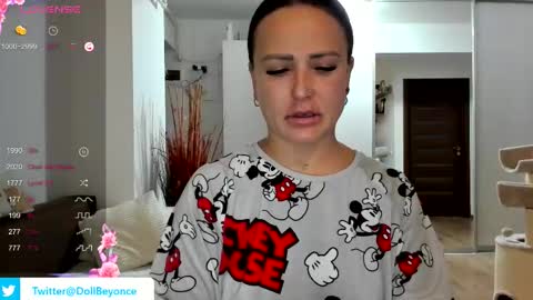 Snapshot of beyoncedoll chatting on 11-02-25, 06:21 BeyonceDoll Twitter DollBeyonce online show from 11-02-25, 06:21