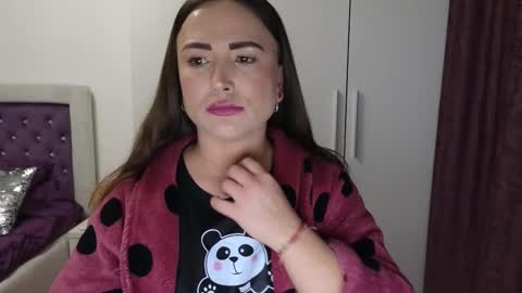   BeyonceDoll       Twitter DollBeyonce    online show from 03-22-26, 08:12