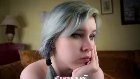 Snapshot of bezuya chatting on 06-15-26, 03:03 Eliz online show from 06-15-26, 03:03