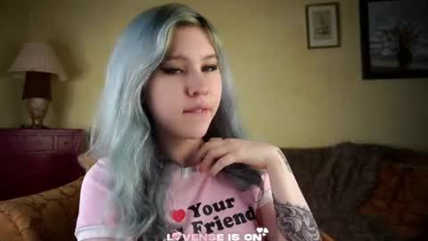Snapshot of bezuya chatting on 06-17-26, 02:36 Eliz online show from 06-17-26, 02:36