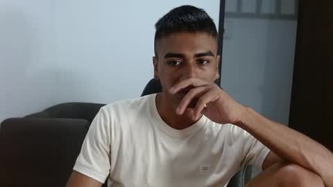 Snapshot of bfernando_05 chatting on 12-24-24, 04:11 BAYRON online show from 12-24-24, 04:11