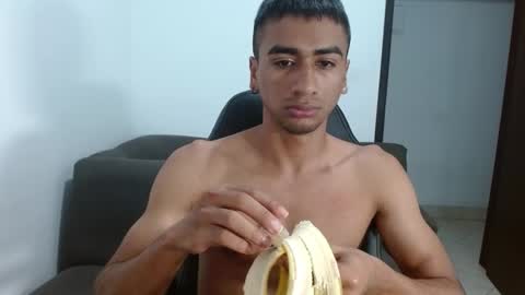 Snapshot of bfernando_05 chatting on 01-14-25, 03:01 BAYRON online show from 01-14-25, 03:01