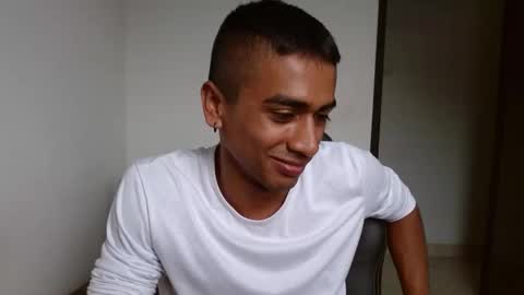 Snapshot of bfernando_05 chatting on 03-05-25, 10:32 BAYRON online show from 03-05-25, 10:32