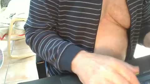 Snapshot of bi_and_more chatting on 02-05-25, 11:34 Manfred online show from 02-05-25, 11:34