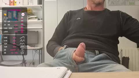 My name is David and if you like public exhibitions you wont be disappointed with me LoL - My favorite vibes is 44  online show from 10-07-25, 02:58