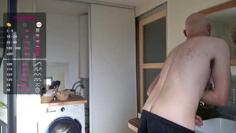 My name is David and if you like public exhibitions you wont be disappointed with me LoL - My favorite vibes is 44  online show from 10-25-25, 10:01