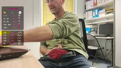 My name is David and if you like public exhibitions you wont be disappointed with me LoL - My favorite vibes is 44  online show from 12-16-25, 12:32