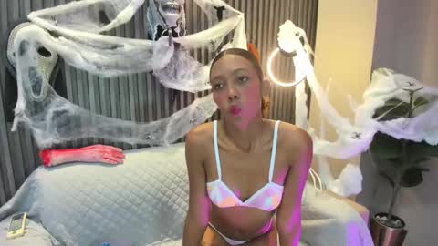 Snapshot of biancaa__18 chatting on 10-28-25, 12:19 biancaa__18 online show from 10-28-25, 12:19