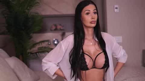 Snapshot of biancacain chatting on 02-26-26, 02:16 Bianca online show from 02-26-26, 02:16