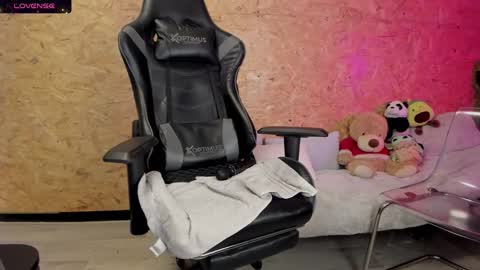 Snapshot of biancastrongg chatting on 03-06-25, 08:30 Biancastrong.. IGThebiancastrong online show from 03-06-25, 08:30