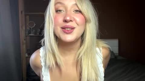 Snapshot of big_ass_blonde chatting on 09-15-25, 03:50 Eva online show from 09-15-25, 03:50