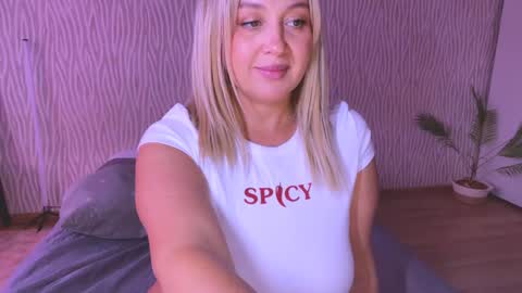 Snapshot of big_ass_blonde chatting on 11-24-25, 06:57 Eva online show from 11-24-25, 06:57