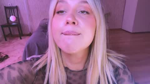 Snapshot of big_ass_blonde chatting on 11-30-25, 06:28 Eva online show from 11-30-25, 06:28