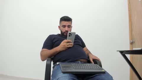 Snapshot of big_dad69 chatting on 10-24-25, 01:13 Tommy online show from 10-24-25, 01:13