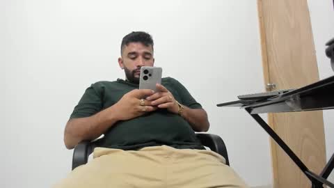 Snapshot of big_dad69 chatting on 10-24-25, 02:35 Tommy online show from 10-24-25, 02:35