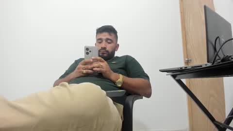 Snapshot of big_dad69 chatting on 10-28-25, 01:53 Tommy online show from 10-28-25, 01:53