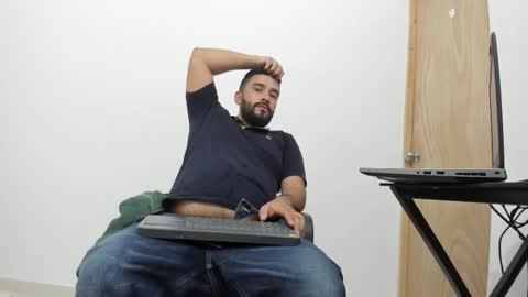 Snapshot of big_dad69 chatting on 11-04-25, 01:59 Tommy online show from 11-04-25, 01:59