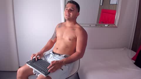 Snapshot of big_tylerr chatting on 09-19-25, 08:20 Tylerr online show from 09-19-25, 08:20